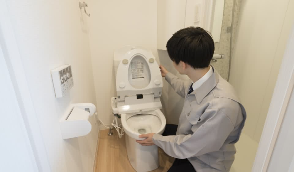 水道修理トイレのトラブルイメージ画像